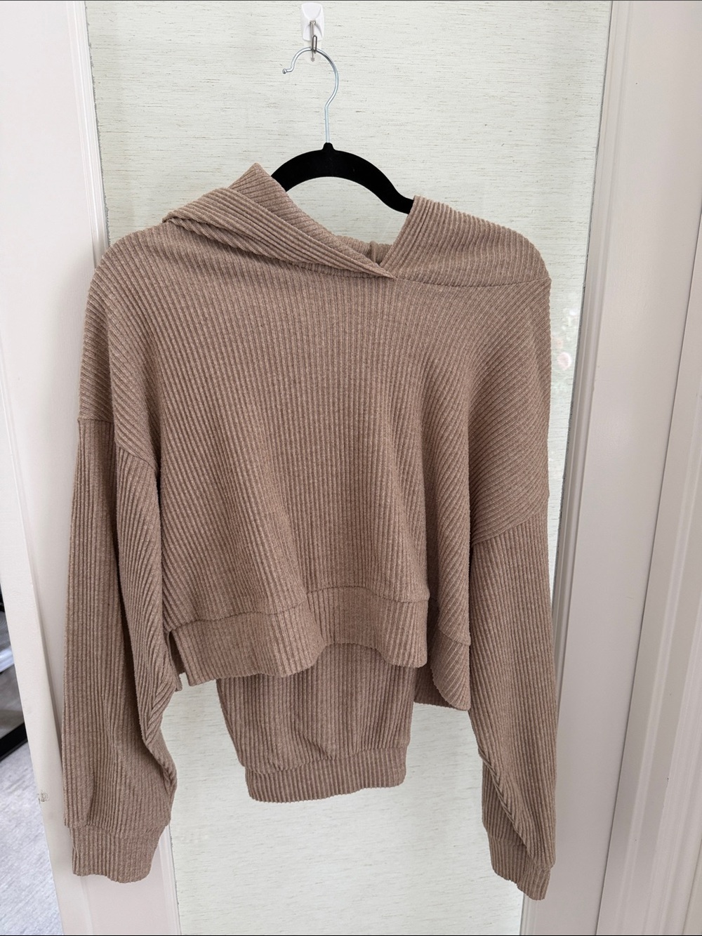 ALO Yoga Muse Set Cropped Ribbed Hoodie and jogger pants in heather tan